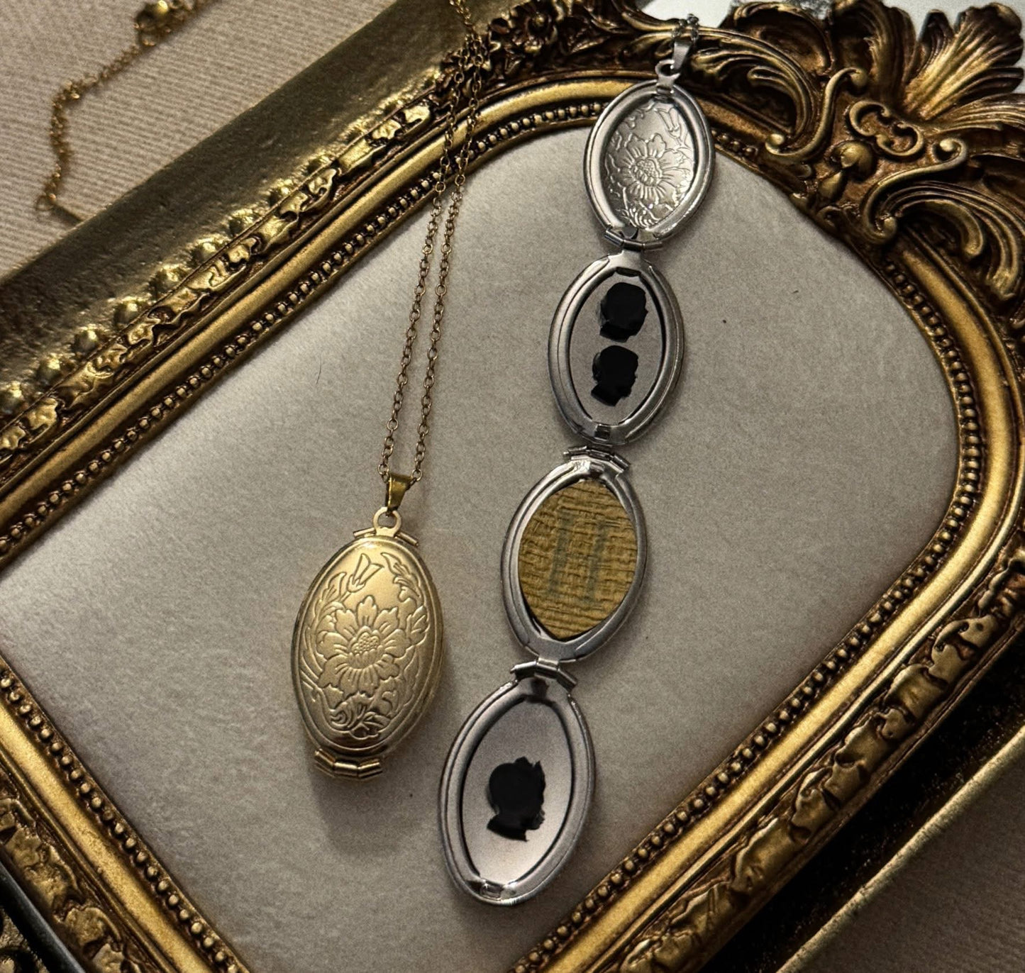 3D silhouette locket